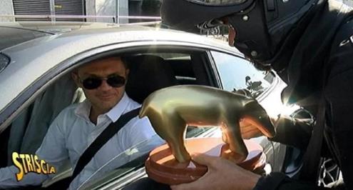 مالديني يحصل على جائزة "الخنزير الذهبي"